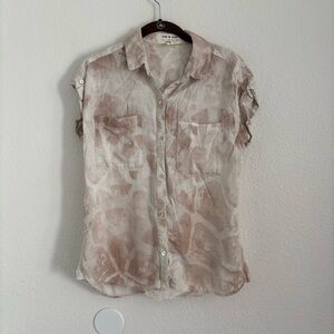 Cloth & Stone Anthropologie Size XS Beige Short Sleeve Button Front Top